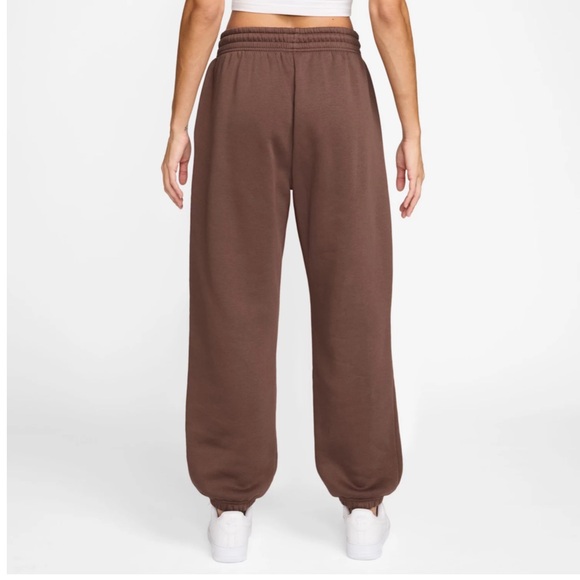 Nike Women's Sportswear - Picture 9 of 12